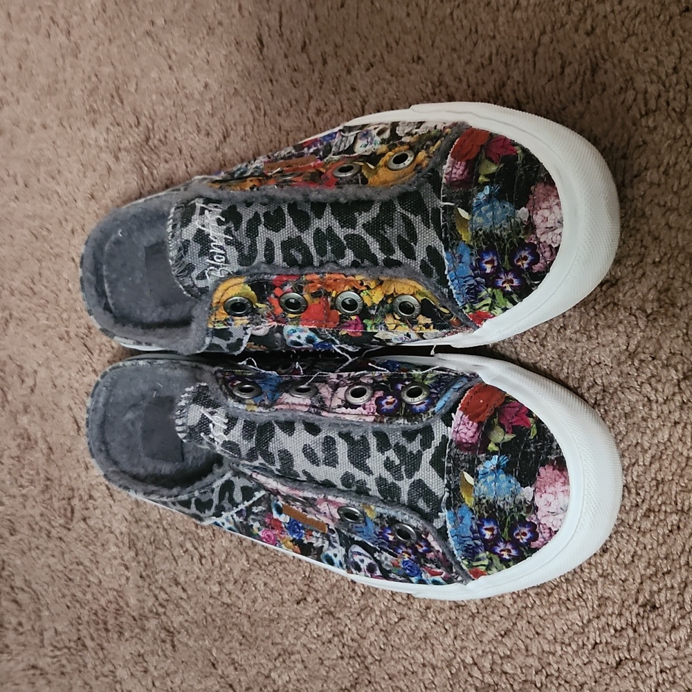 Blowfish sugar skull slip on shoes